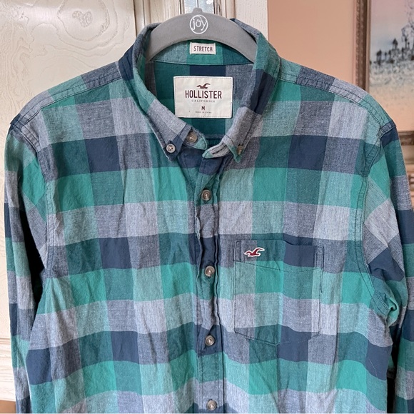 Hollister Plaid Poplin Long Sleeve Button Down Shirt - Picture 2 of 14